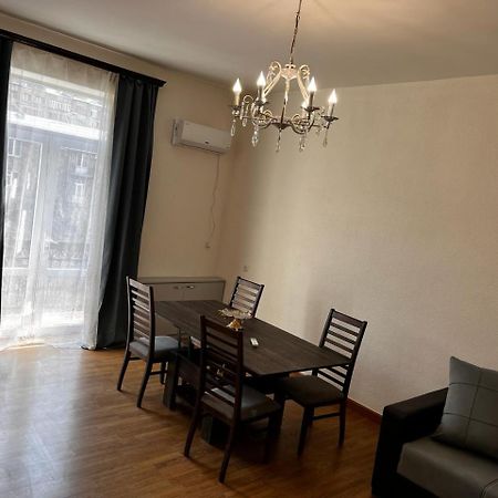 Komitas Apartement Jerevan Eksteriør billede