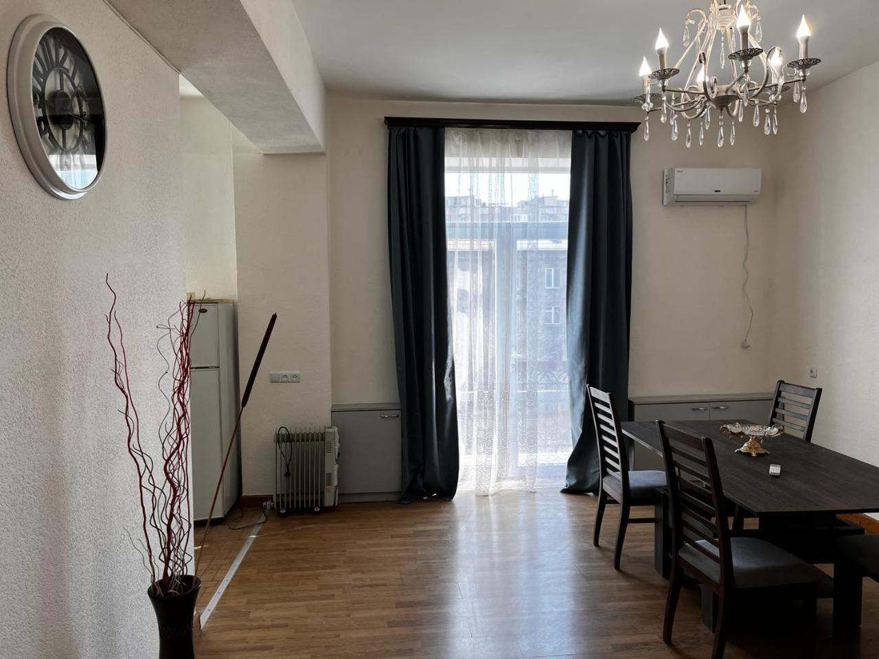 Komitas Apartement Jerevan Eksteriør billede